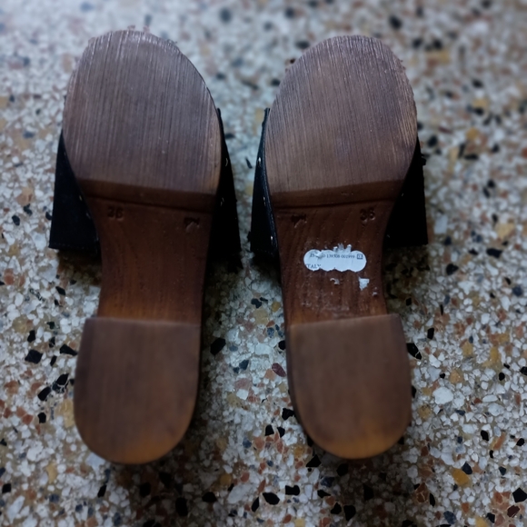 Black Slide clog - Picture 3 of 13